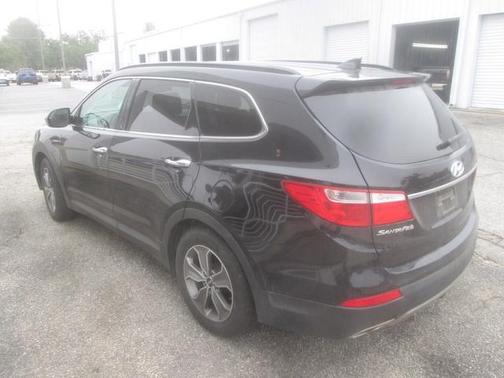 Photo 3 of 4 of 2016 Hyundai Santa Fe SE
