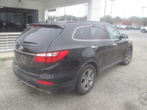 Photo 4 of 4 of 2016 Hyundai Santa Fe SE