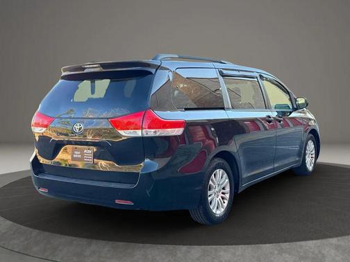 2011 Toyota Sienna XLE