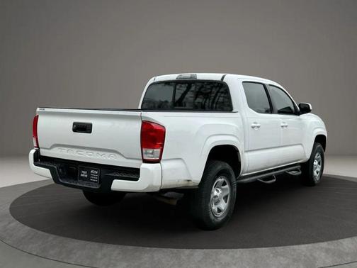 2017 Toyota Tacoma SR