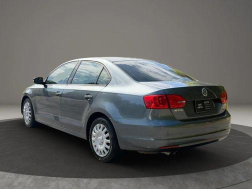 Gray 2012 Volkswagen Jetta SE