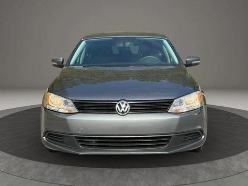 Gray 2012 Volkswagen Jetta SE