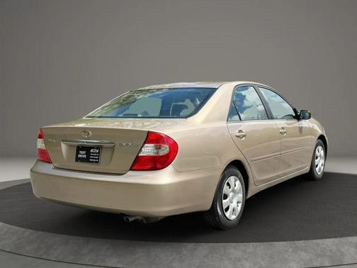 Gold 2002 Toyota Camry LE