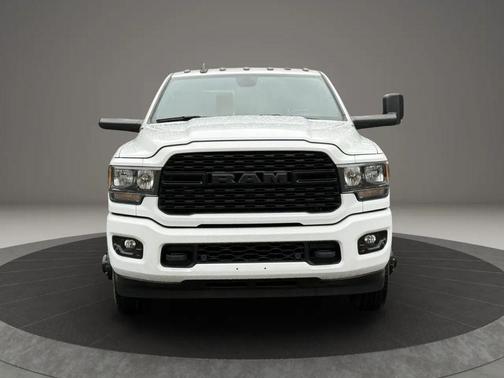 2022 RAM 3500 Big Horn Crew Cab 4x4 8' Box