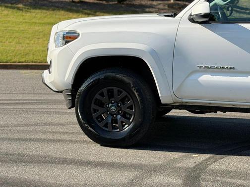 Super White 2020 Toyota Tacoma SR5