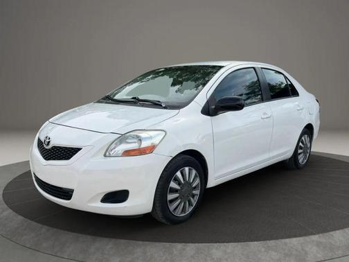 White 2011 Toyota Yaris Base