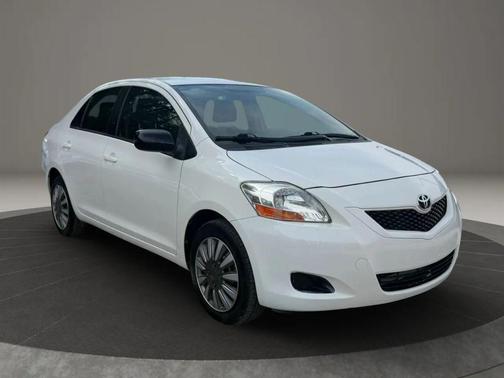 White 2011 Toyota Yaris Base