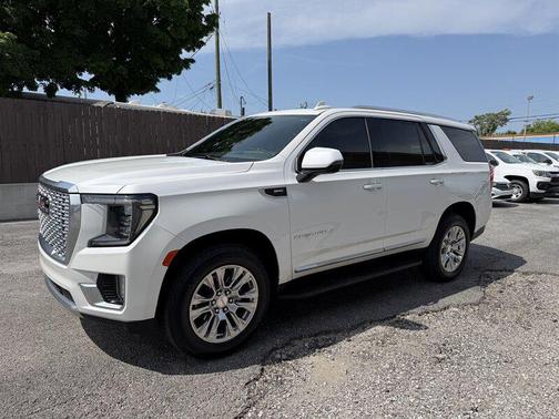 White Frost Tricoat 2022 GMC Yukon Denali
