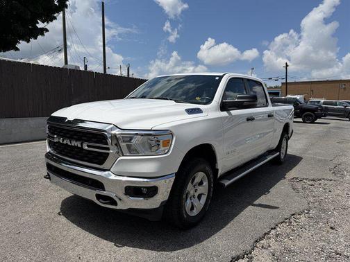 Bright White Clearcoat 2023 RAM 1500 Big Horn/Lone Star