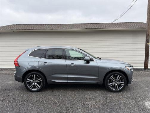 2020 Volvo XC60 T5 Momentum
