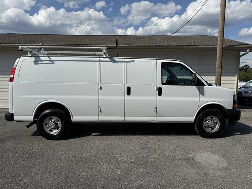 Summit White 2022 Chevrolet Express 3500 RWD 3500 Extended Wheelbase WT