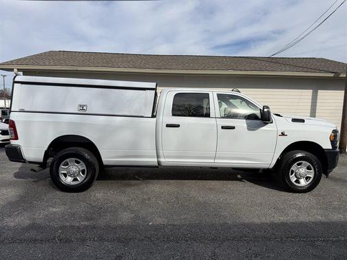 2023 RAM 3500 Tradesman Crew Cab 4x4 8' Box