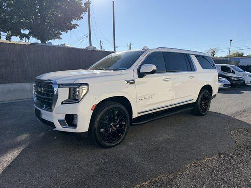 2023 GMC Yukon XL SLT