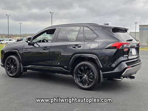 2022 Toyota RAV4 Hybrid SE