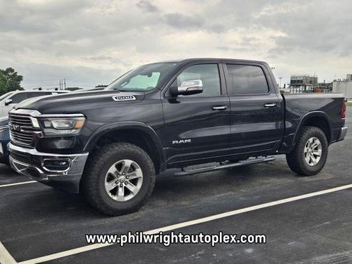 Diamond Black Crystal Pearlcoat 2022 RAM 1500 Laramie