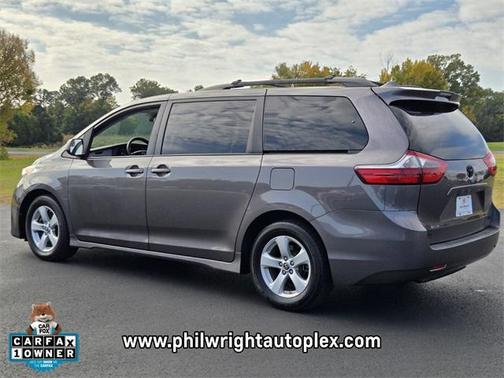 2020 Toyota Sienna LE