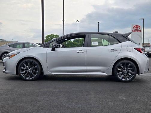 Classic Silver Metallic/Midnight Black Metallic 2026 Toyota Corolla XSE