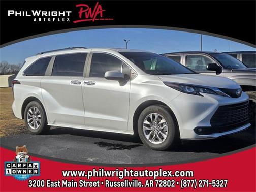 Pearl 2025 Toyota Sienna XLE Passenger Van