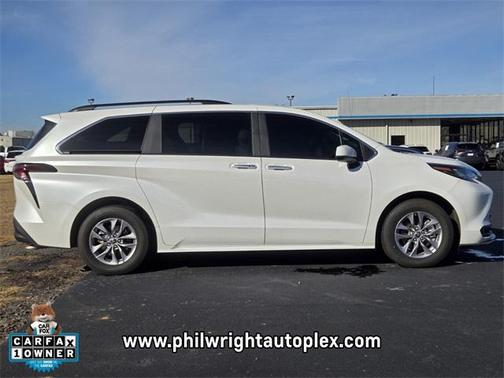 2025 Toyota Sienna XLE