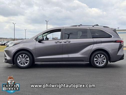 2022 Toyota Sienna LE