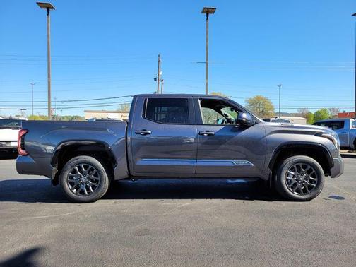 2025 Toyota Tundra Hybrid Platinum