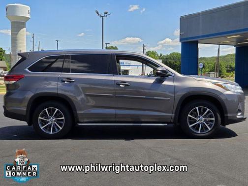 Magnetic Gray Metallic 2022 Toyota RAV4 LE