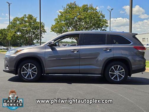 Magnetic Gray Metallic 2022 Toyota RAV4 LE