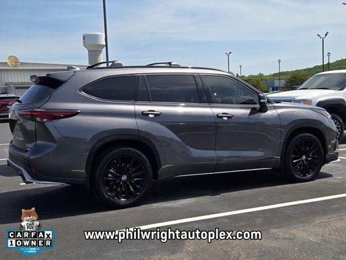 Magnetic Gray Metallic 2024 Toyota Highlander XSE