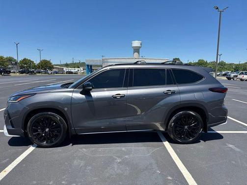Magnetic Gray Metallic 2024 Toyota Highlander XSE
