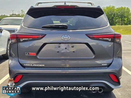 Magnetic Gray Metallic 2024 Toyota Highlander XSE