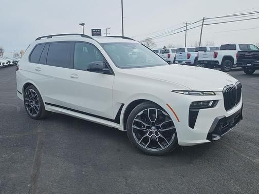2023 BMW X7 M60i