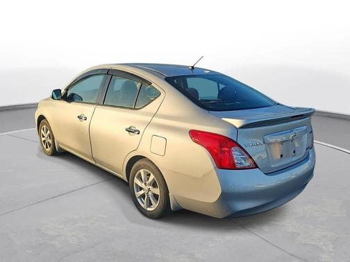 Silver 2014 Nissan Versa 1.6 SV