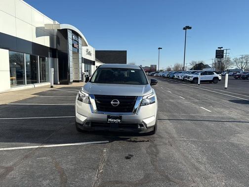 2024 Nissan Pathfinder S 4WD