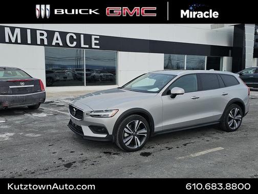 2025 Volvo V60 Cross Country Plus, B5 AWD Gas (mild hybrid)