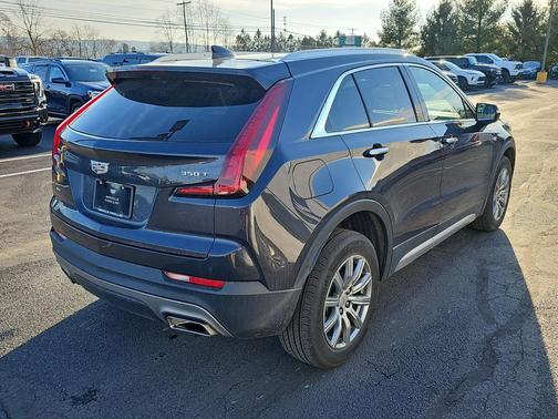 2022 Cadillac XT4 Premium Luxury