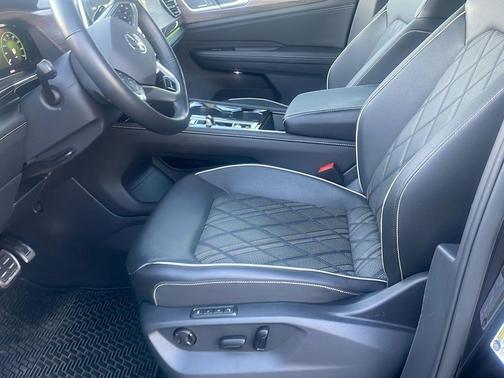 2025 Volkswagen Atlas 2.0T SEL Premium R-Line 4MOTION