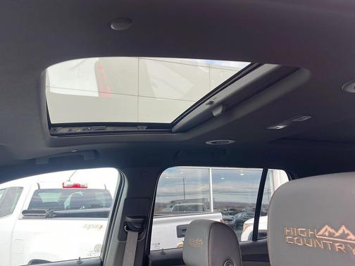 2023 Chevrolet Traverse High Country