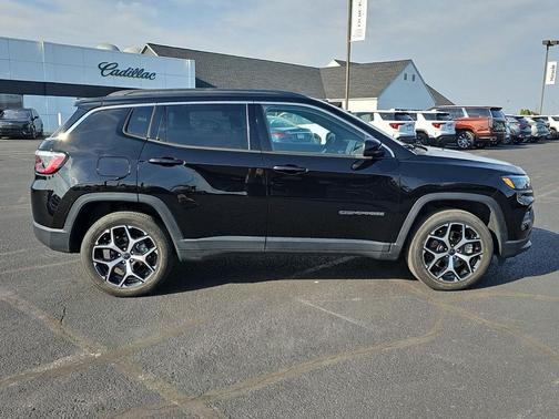 Diamond Black Crystal Pearlcoat 2025 Jeep Compass Limited