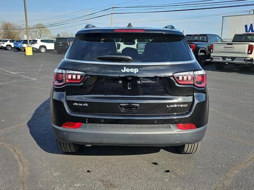 Diamond Black Crystal Pearlcoat 2025 Jeep Compass Limited