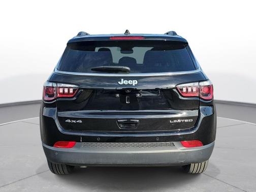 Diamond Black Crystal Pearlcoat 2025 Jeep Compass Limited