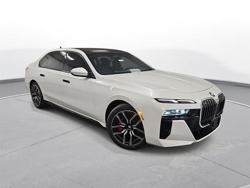 Mineral White Metallic 2024 BMW 760 xDrive