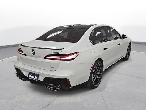 Mineral White Metallic 2024 BMW 760 xDrive