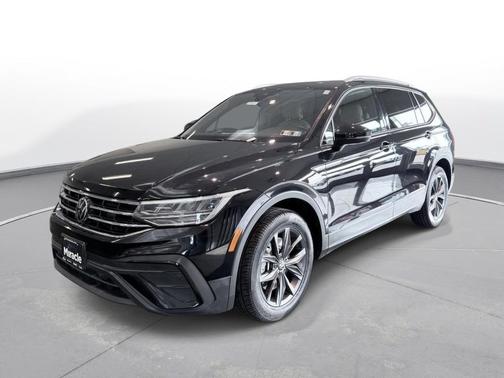 Deep Black Pearl 2023 Volkswagen Tiguan 2.0T SE
