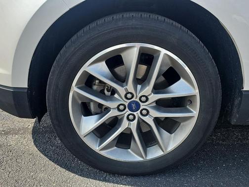 White Platinum Metallic Tri-Coat 2017 Ford Edge Titanium