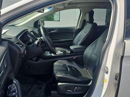 White Platinum Metallic Tri-Coat 2017 Ford Edge Titanium