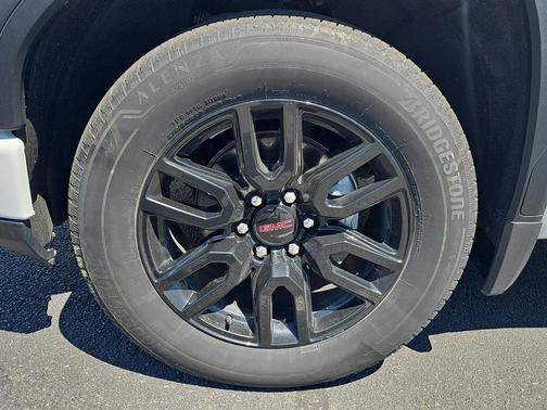 Summit White 2024 GMC Sierra 1500 Elevation
