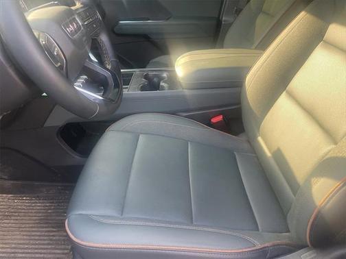 2024 GMC Acadia AWD AT4