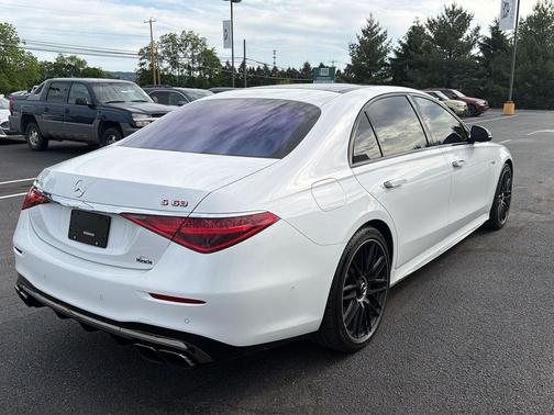 MANUFAKTUR Moonlight White Metallic 2024 Mercedes-Benz AMG S 63 E 4MATIC