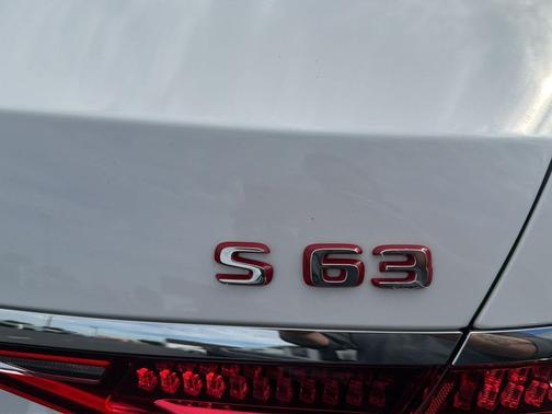 MANUFAKTUR Moonlight White Metallic 2024 Mercedes-Benz AMG S 63 E 4MATIC