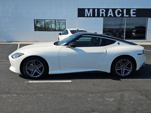 Pearl White Tricoat/Super Black 2025 Nissan Z Sport Automatic Transmission